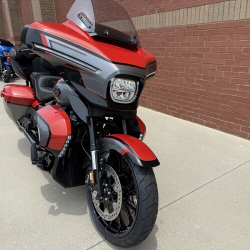 2026 Harley-Davidson® CVO Street Glide Limited Citrus Heat CVO Tri-Tone thumb 2