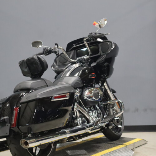 2026 Harley-Davidson® Road Glide® Vivid Black Chrome Trim thumb 0