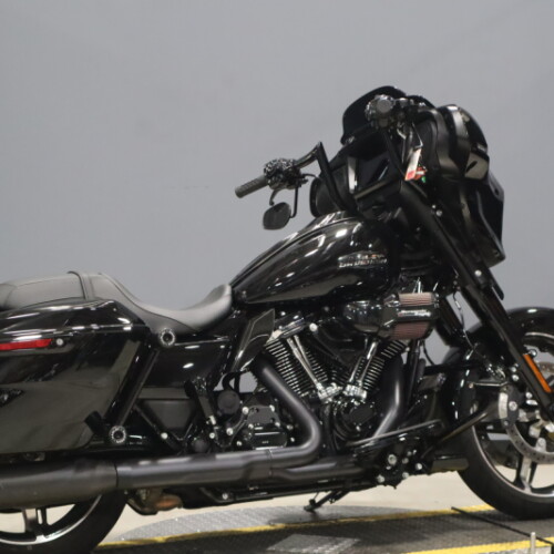 2024 Harley-Davidson® Street Glide® Vivid Black thumb 2