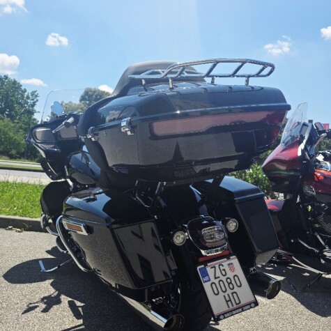 2026 Harley-Davidson® Road Glide Limited Vivid Black Chrome Trim thumb 2