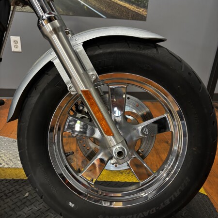 2012 Harley-Davidson® 1200 Custom BRIL SILVER W/ PINSTRIPE thumb 2