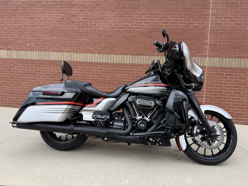 2018 Harley-Davidson® Street Glide® Special Custom Print