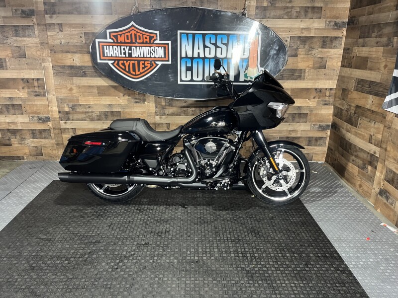 2026 Harley-Davidson® Road Glide® Vivid Black Black Trim