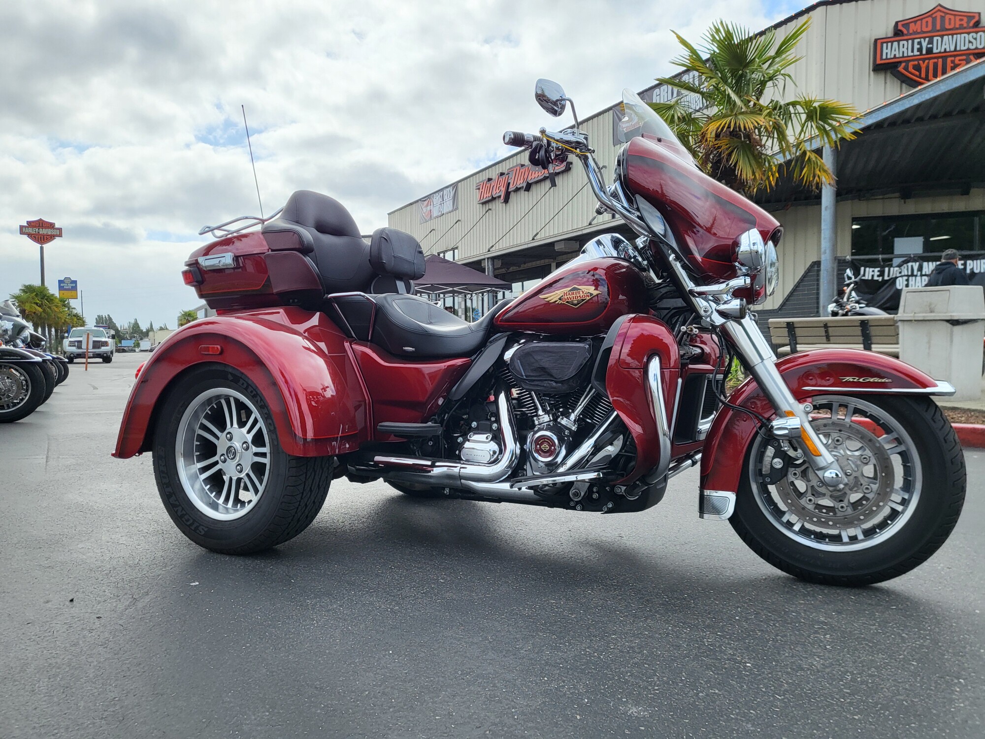 2023 Harley-Davidson® Tri Glide® Ultra FLHTCUTG