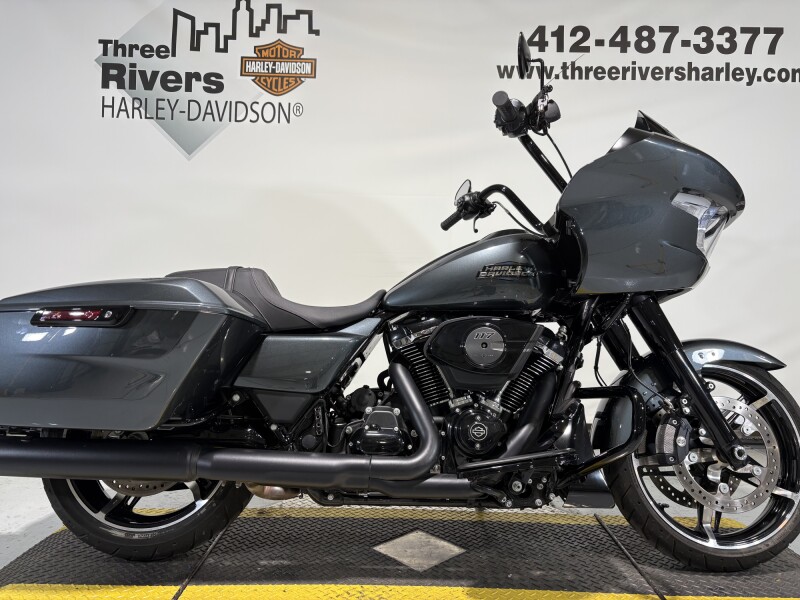 2025 Harley-Davidson® Road Glide® Iron Horse Metallic - Black Finish