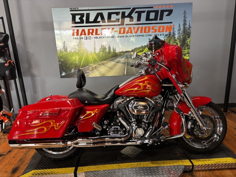2010 Harley-Davidson® Street Glide® SCARLET RED