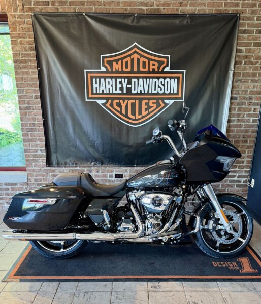 2026 Harley-Davidson® Road Glide® Midnight Ember