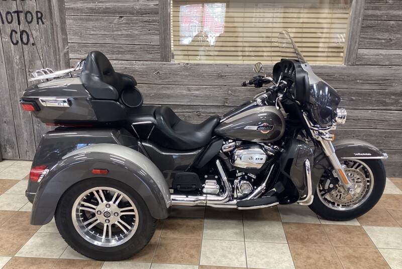 2023 Harley-Davidson® Tri Glide® Ultra Gray Haze/Silver Fortune