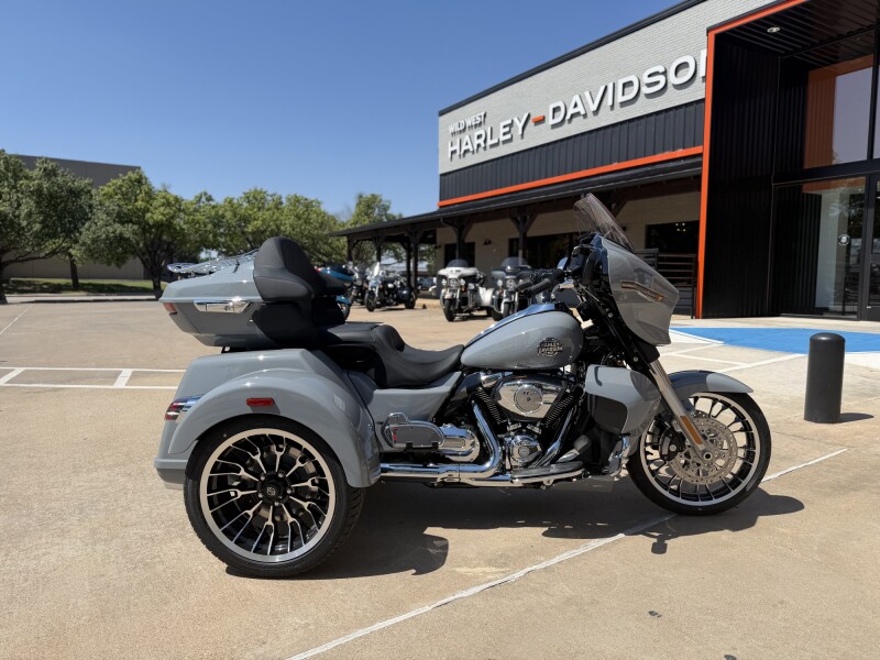 2026 Harley-Davidson® Street Glide 3 Limited Dark Billiard Gray Chrome Trim