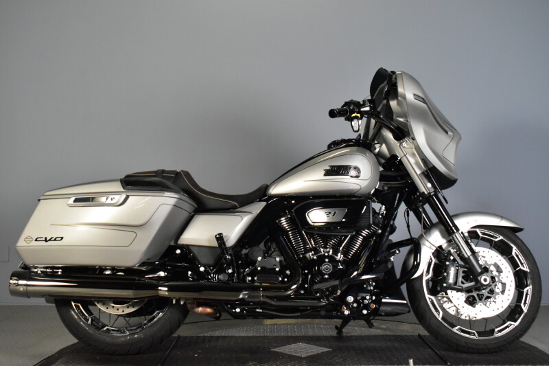 2023 Harley-Davidson® CVO™ Street Glide® FLHXSE