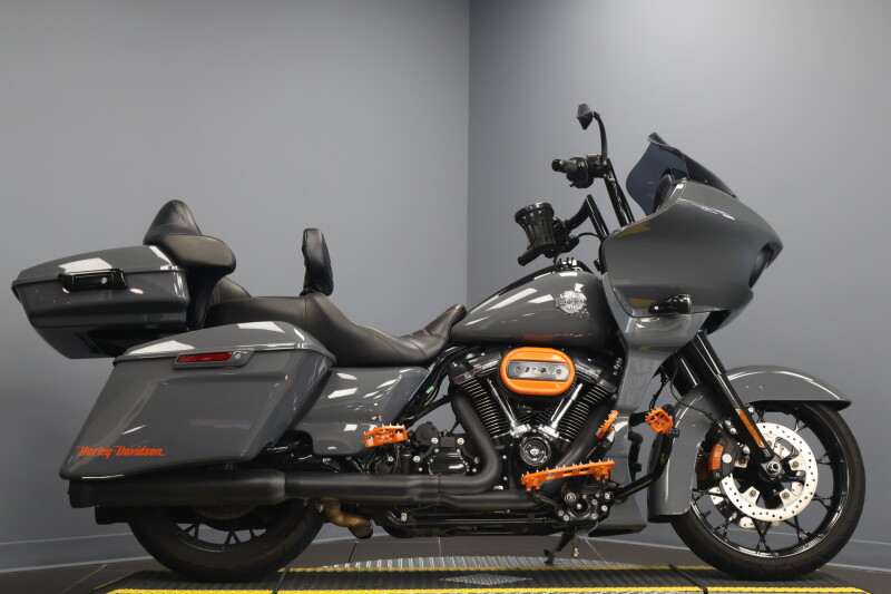 2022 Harley-Davidson® Road Glide® Special Gunship Grey - Black Finish
