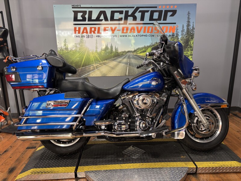 2007 Harley-Davidson® Electra Glide® Ultra Classic® PAC BLUE PRL W/PINSTRIPE