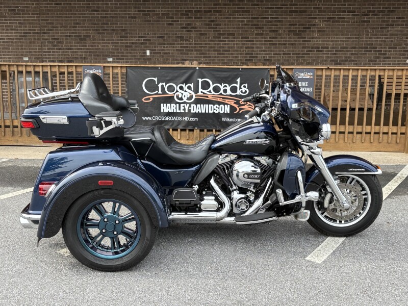 2014 Tri Glide Ultra Big Blue Pearl/ Vivid Black