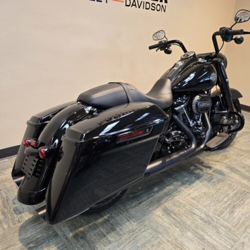 2024 Harley-Davidson® Road King® Special Vivid Black FLHRXS thumb 3