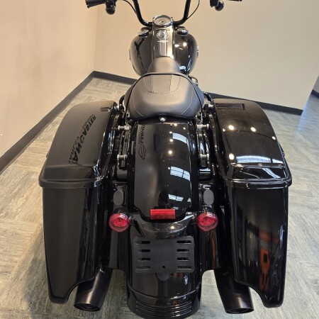 2024 Harley-Davidson® Road King® Special Vivid Black FLHRXS thumb 2