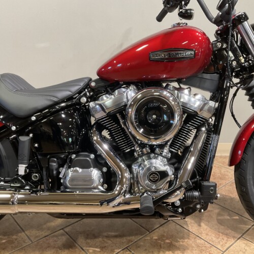 2026 Harley-Davidson® FXBB Street Bob® Brilliant Red  thumb 3