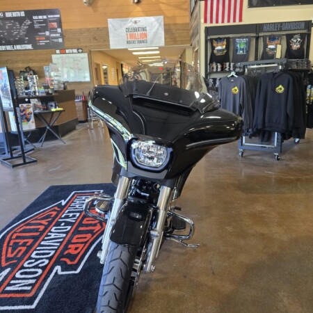 2026 Harley-Davidson® Street Glide®  thumb 2