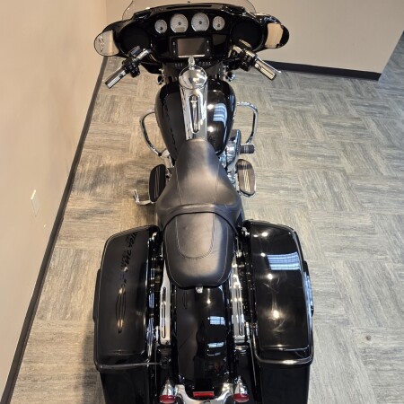 2017 Harley-Davidson® Street Glide® Special Vivid Black FLHXS thumb 1