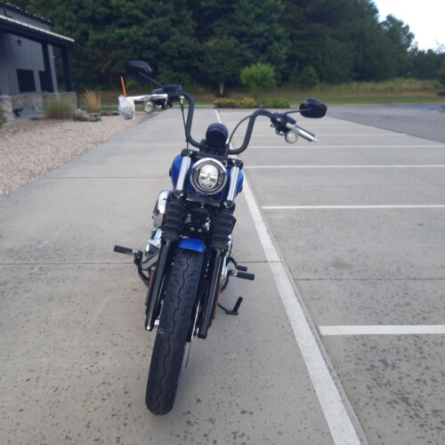2026 Harley-Davidson® Street Bob® Aurora Blue Denim Chrome Laced Wheels thumb 2