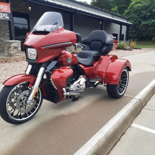 2026 Brilliant Red Chrome Trim thumb 3