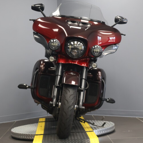 2018 Harley-Davidson® CVO™ Limited Burgundy Cherry Sunglo Fade thumb 2