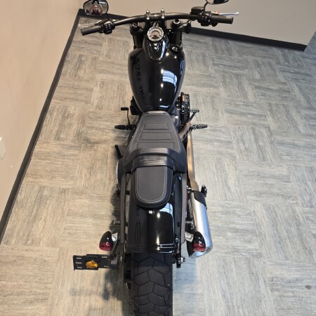 2022 Harley-Davidson® Fat Bob® 114 Vivid Black FXFBS thumb 1