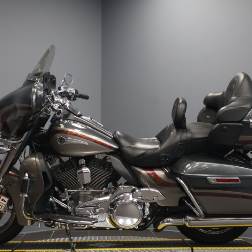 2016 Harley-Davidson® CVO™ Limited Charcoal Slate/Palladium Silver thumb 0