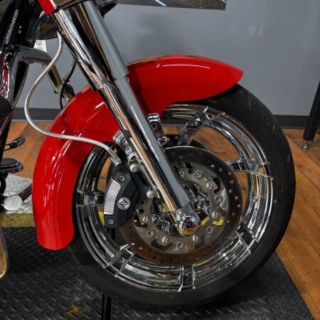 2010 Harley-Davidson® Street Glide® SCARLET RED thumb 1