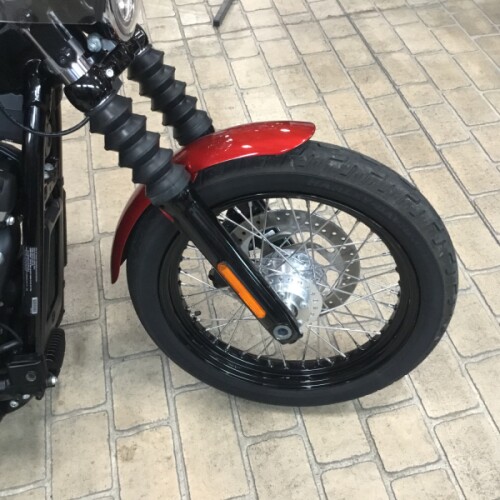 2019 Harley-Davidson® Street Bob® Wicked Red/Twisted Cherry thumb 2