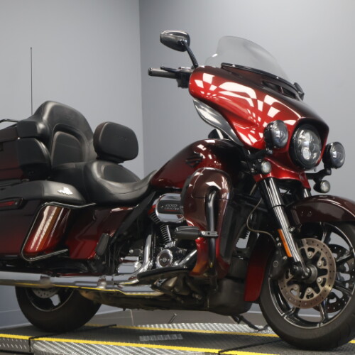 2018 Harley-Davidson® CVO™ Limited Burgundy Cherry Sunglo Fade thumb 3