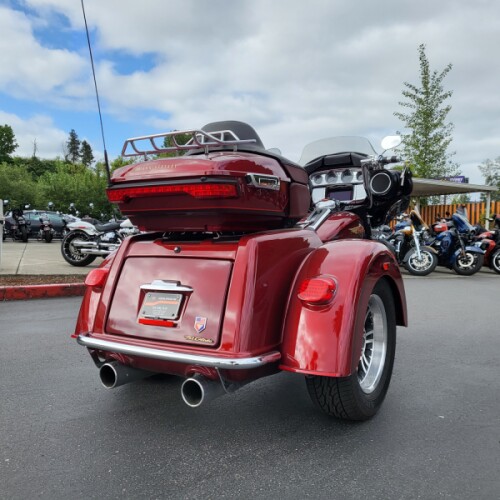 2023 Harley-Davidson® Tri Glide® Ultra FLHTCUTG thumb 2
