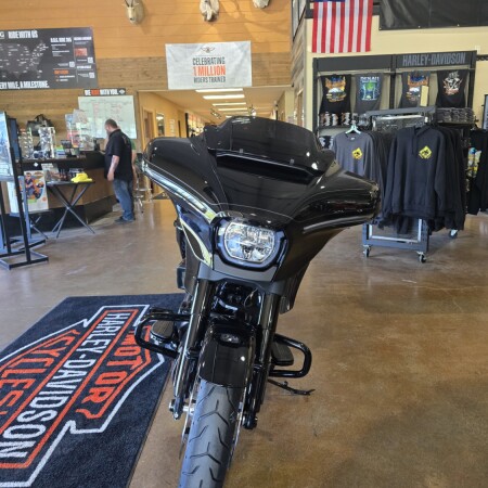 2026 Harley-Davidson® Street Glide®  thumb 2