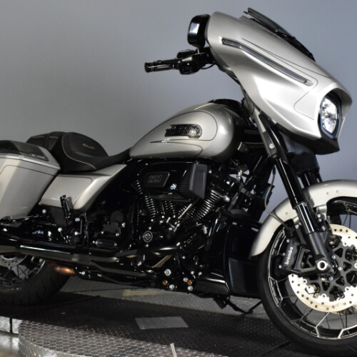 2023 Harley-Davidson® CVO™ Street Glide® FLHXSE thumb 2