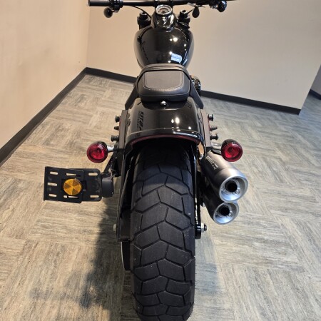 2022 Harley-Davidson® Fat Bob® 114 Vivid Black FXFBS thumb 2