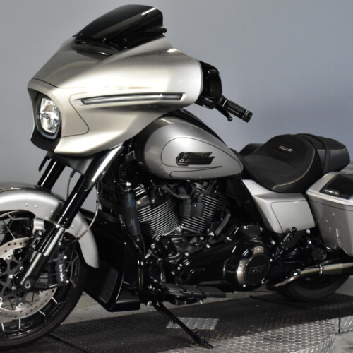 2023 Harley-Davidson® CVO™ Street Glide® FLHXSE thumb 0