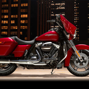 2017 FLHXS Harley-Davidson® Street Glide® Special Velocity Red Sunglo thumb 3