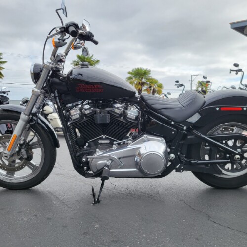 2024 Harley-Davidson® Softail® Standard Vivid Black thumb 2