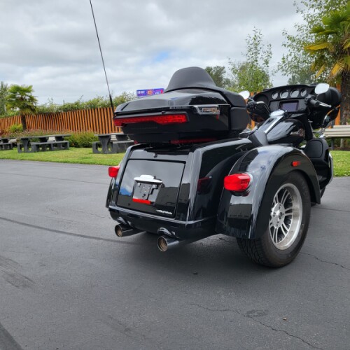2024 Harley-Davidson® Tri Glide® Ultra FLHTCUTG thumb 1