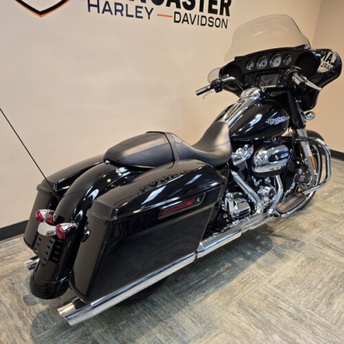 2017 Harley-Davidson® Street Glide® Special Vivid Black FLHXS thumb 3