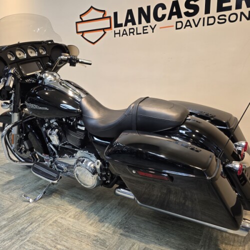 2017 Harley-Davidson® Street Glide® Special Vivid Black FLHXS thumb 0