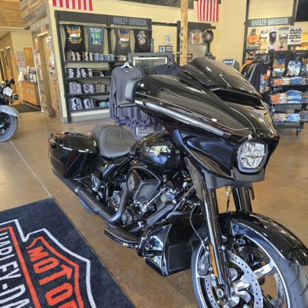 2026 Harley-Davidson® Street Glide®  thumb 3