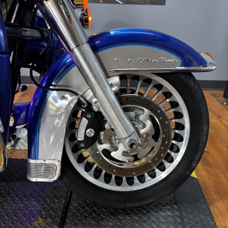 2009 Harley-Davidson® Electra Glide® Ultra Classic® FLM BLUE/PEWTER thumb 2