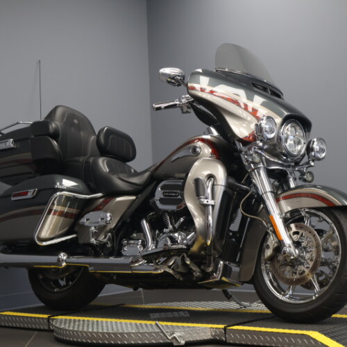 2016 Harley-Davidson® CVO™ Limited Charcoal Slate/Palladium Silver thumb 3