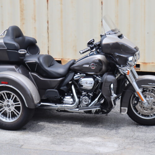 2023 Harley-Davidson® Tri Glide® Ultra Gray Haze/Silver Fortune thumb 2