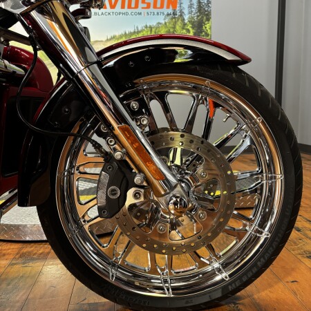 2021 Harley-Davidson® CVO™ Tri Glide® SUNSET ORANGE & SUNSET BLK thumb 2
