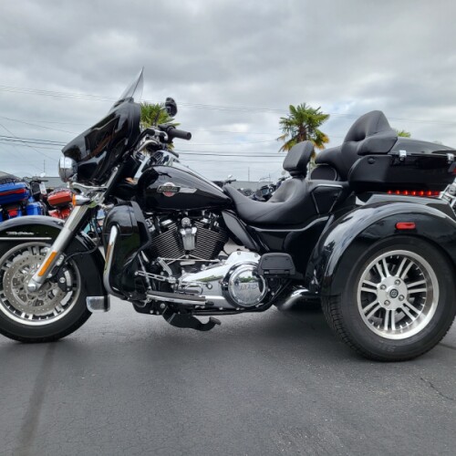 2024 Harley-Davidson® Tri Glide® Ultra FLHTCUTG thumb 2