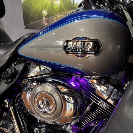 2009 Harley-Davidson® Electra Glide® Ultra Classic® FLM BLUE/PEWTER thumb 3