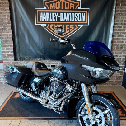 2026 Harley-Davidson® Road Glide® Midnight Ember thumb 3