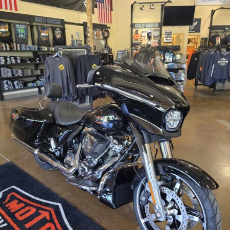 2026 Harley-Davidson® Street Glide®  thumb 3