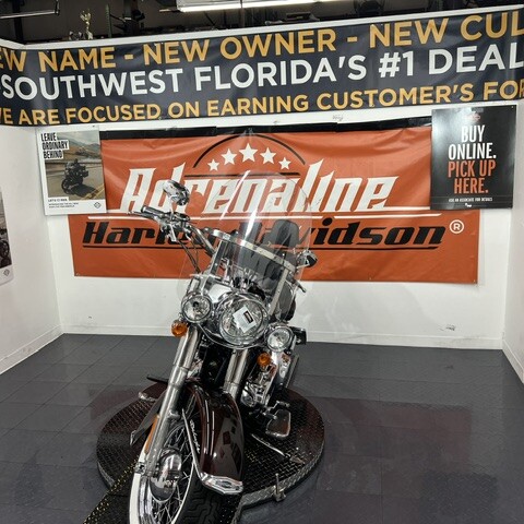 2011 Softail® Deluxe thumb 2